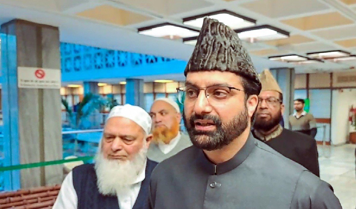 what did hurriyat leader mirwaiz say to parliamentary panel on the waqf amendment bill