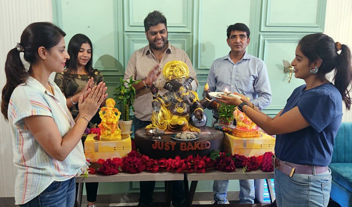 Happy Chocolate Day 2025: Couples celebrate the third day of Valentine’s Week as Chocolate Day, interesting history is history