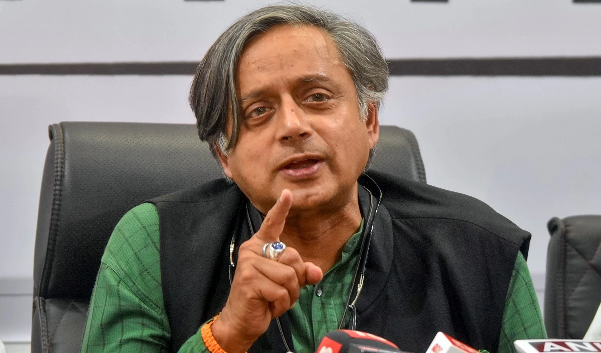 shashi tharoor large 1954 8.webp