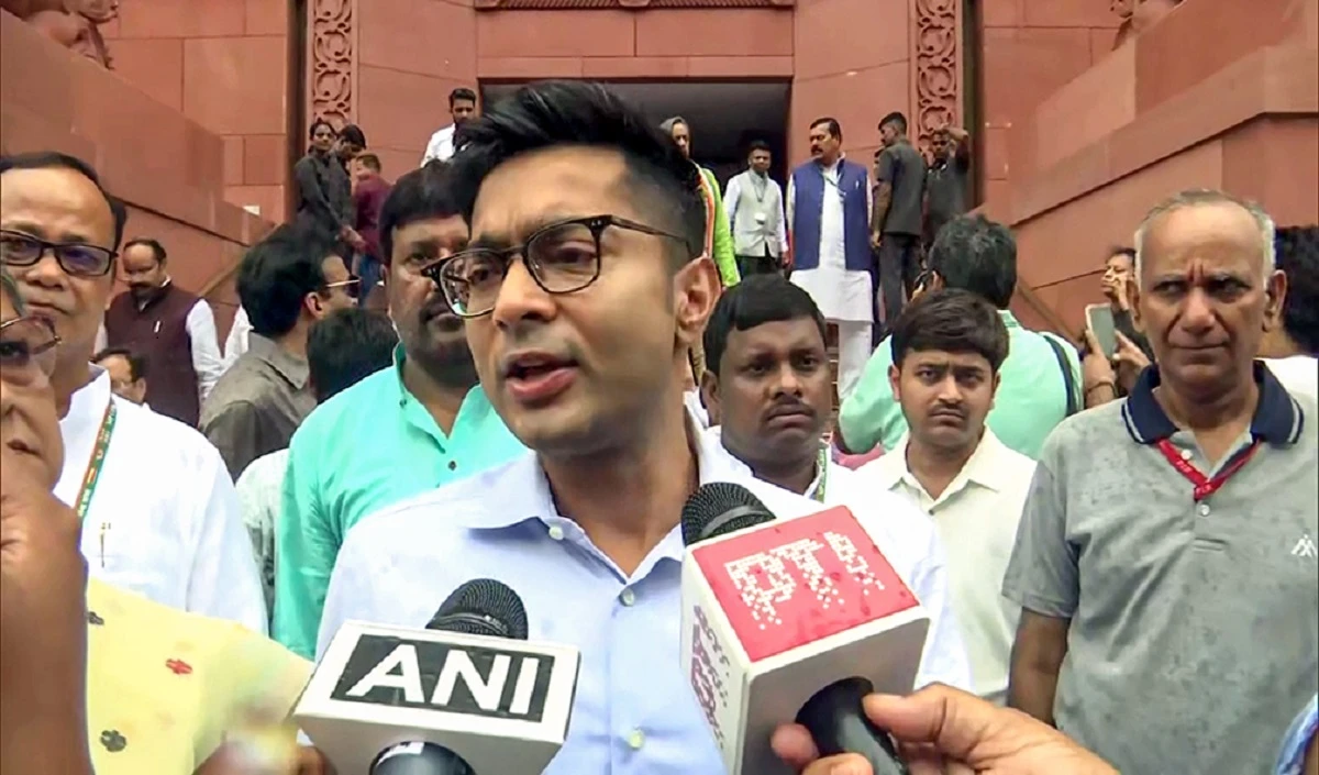 abhishek banerjee large 1534 8.webp
