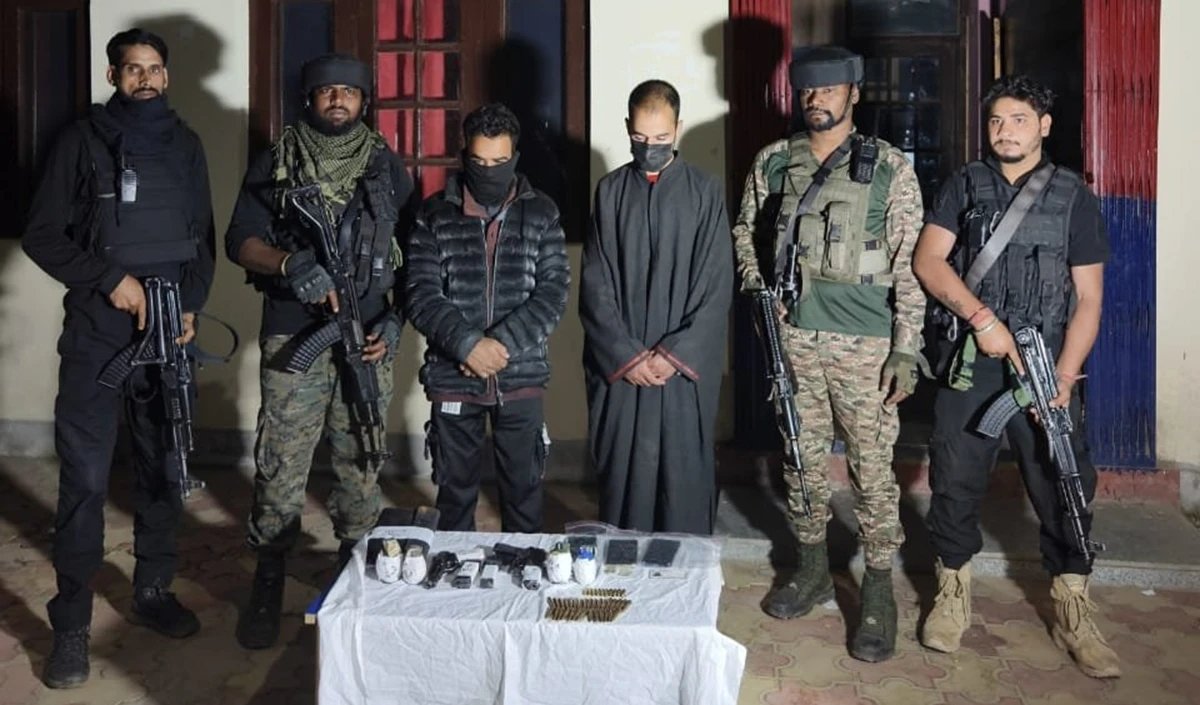 jammu kashmir joint operation of indian army crpf in shopian two terrorist associates arrested