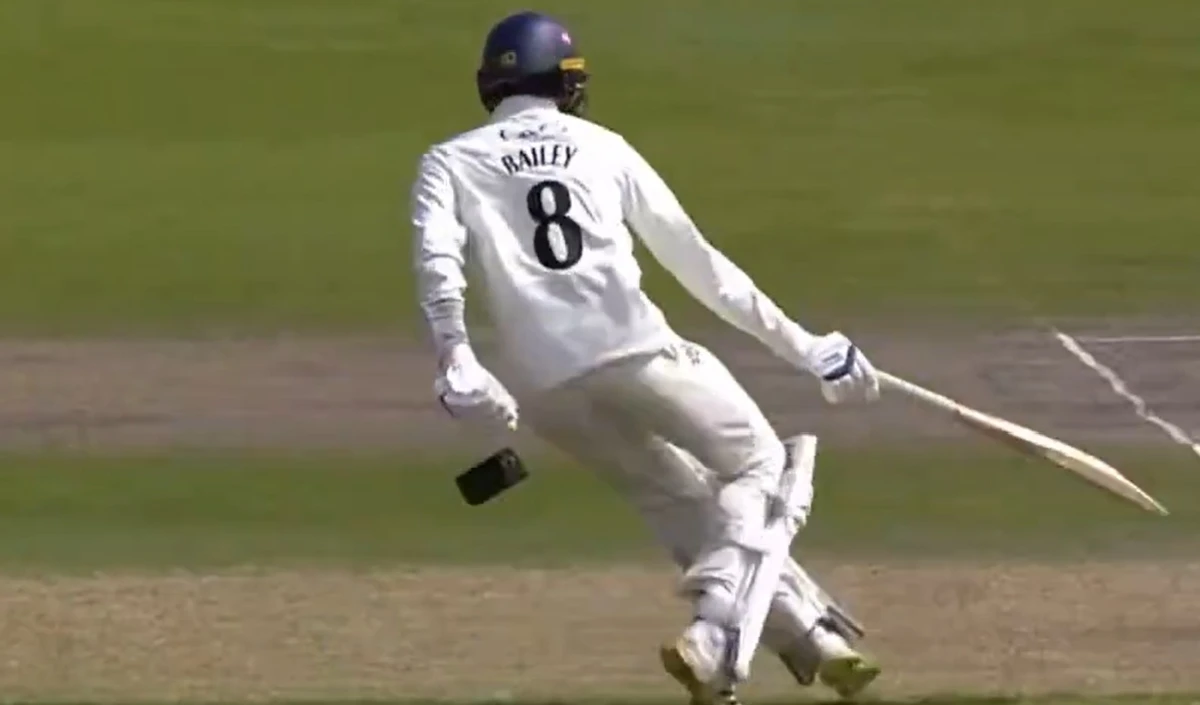 tom bailey dropped their phone while running between wickets in county championship