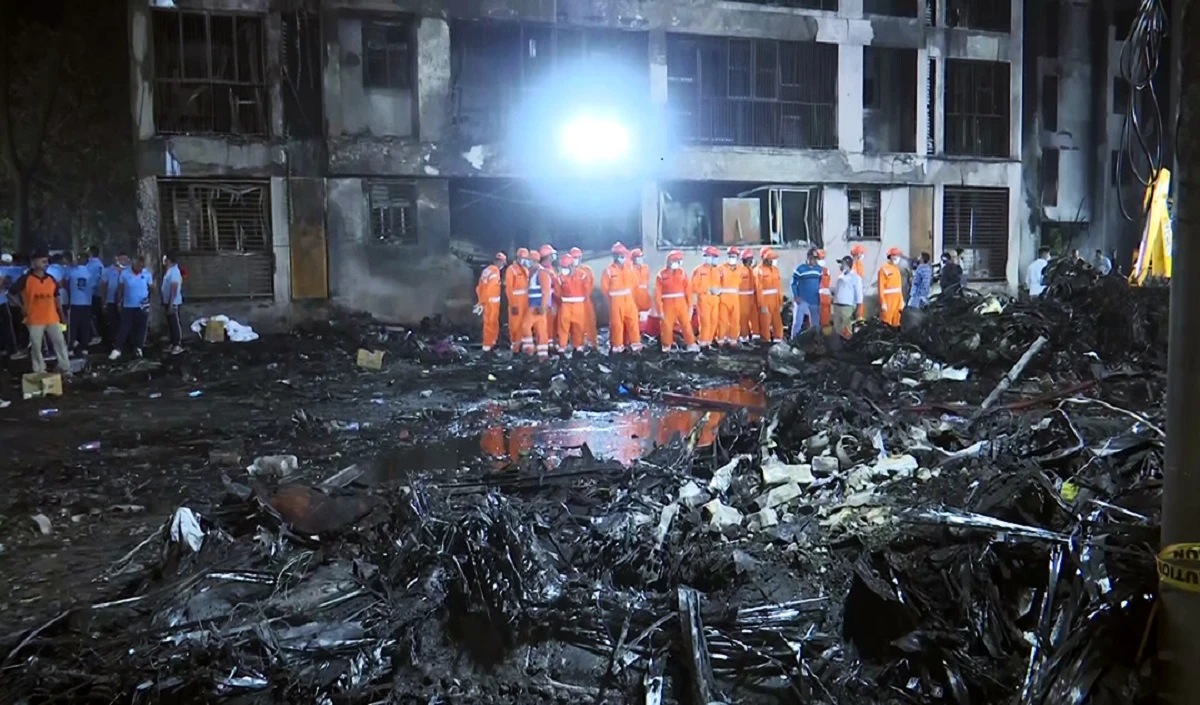 air india crash large 1401 144.webp