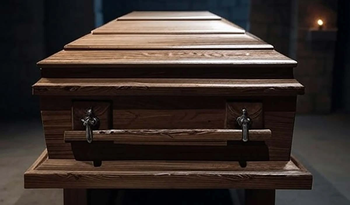 coffin large 1433 23.webp