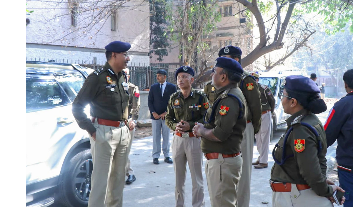delhi police large 0817 153.webp