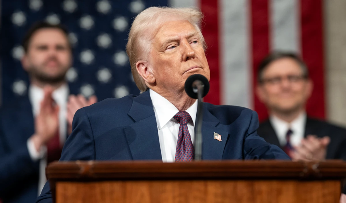trump large 0946 8.webp